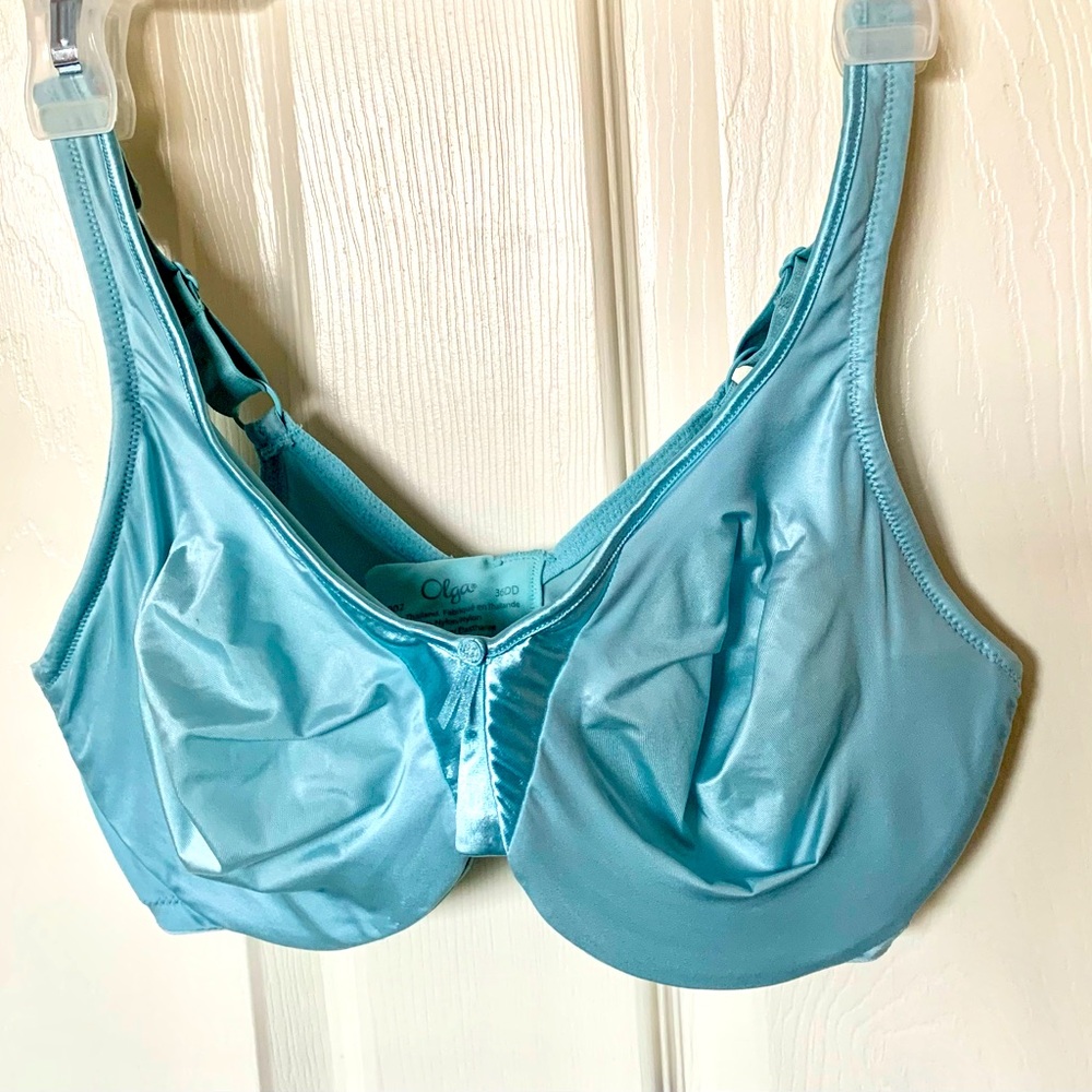 Olga 36DD underwire bra.
